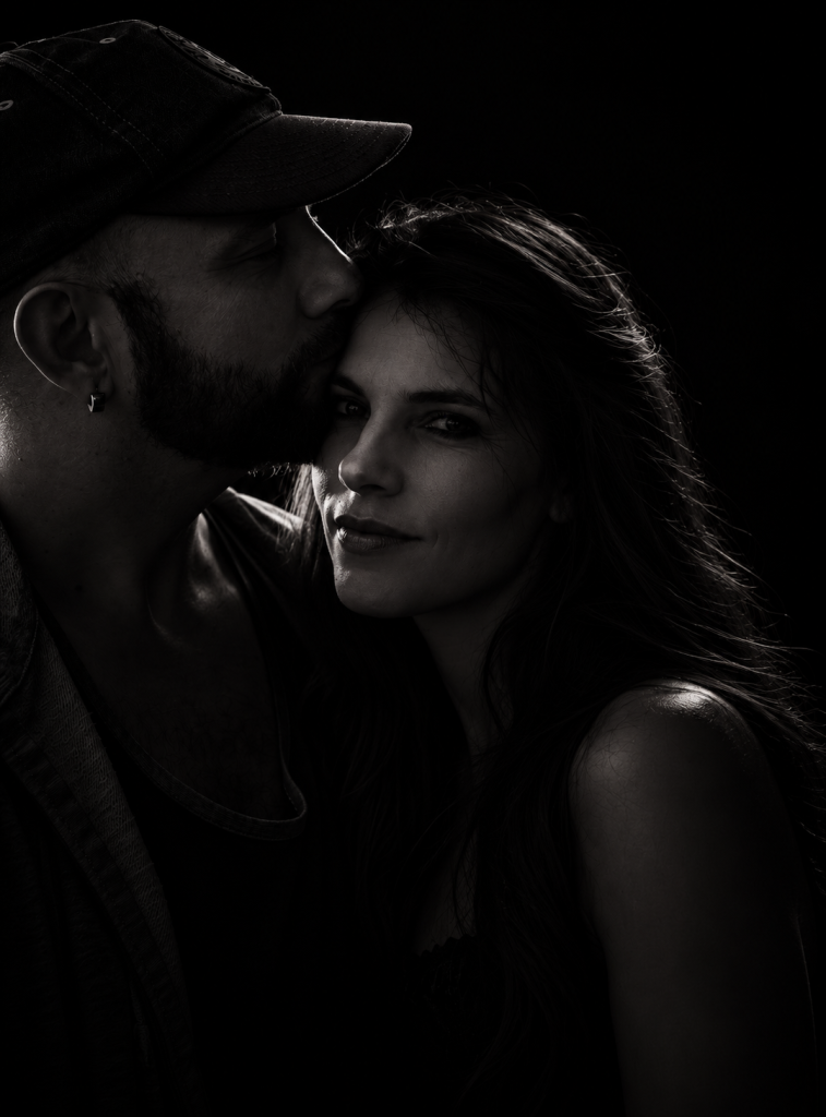 Intimes Chiaroscuro Portraet eines Paares